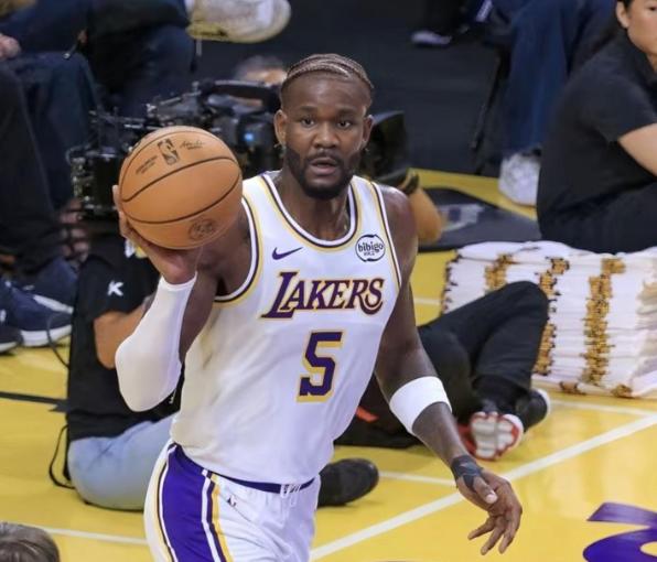 天啊！湖人全新首发出炉了，这破阵容要输雷霆60分啊！
刚才湖人公布了今天打雷霆的