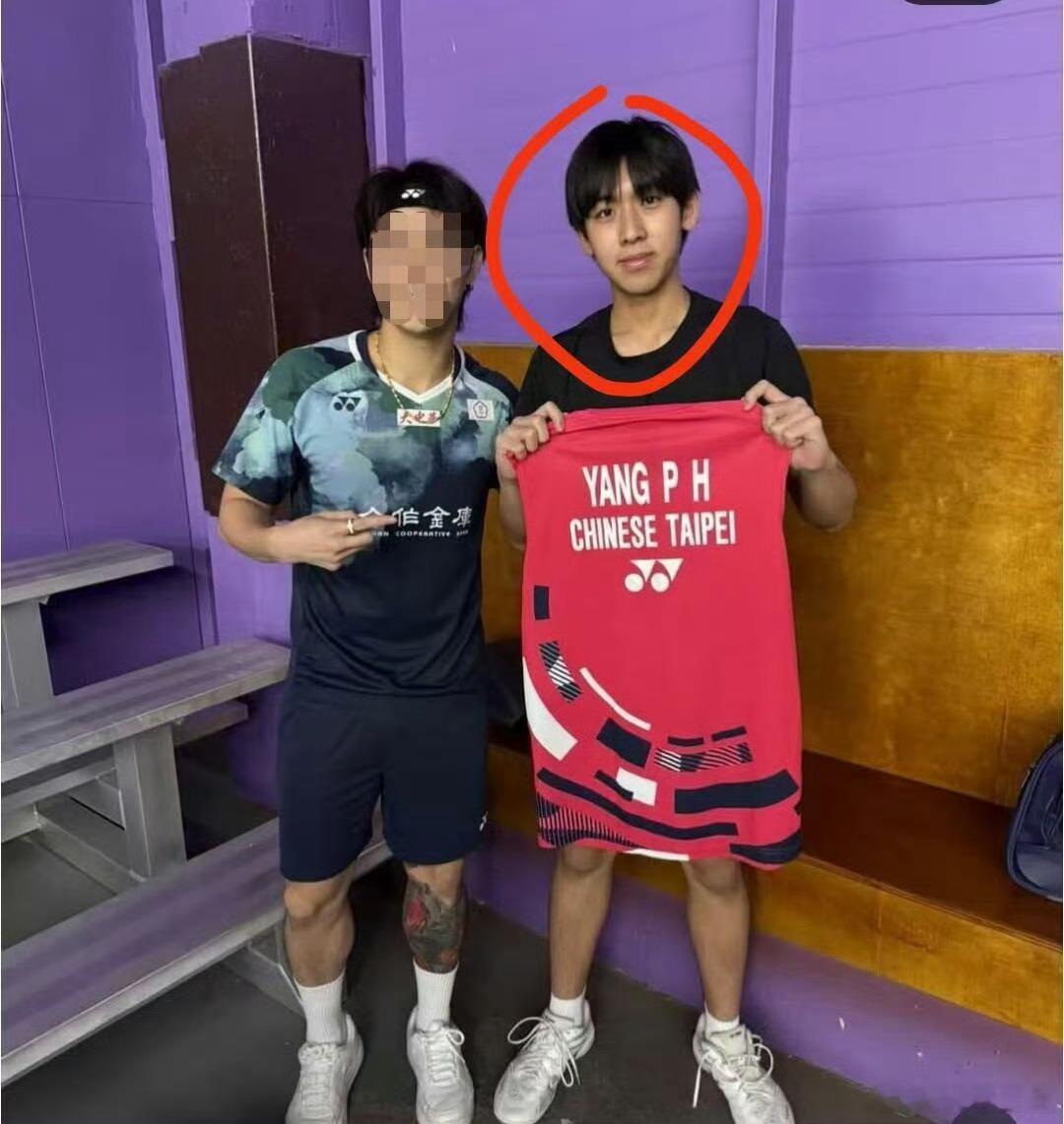 kimi都这么大了 有点像中国boy哈哈哈哈 