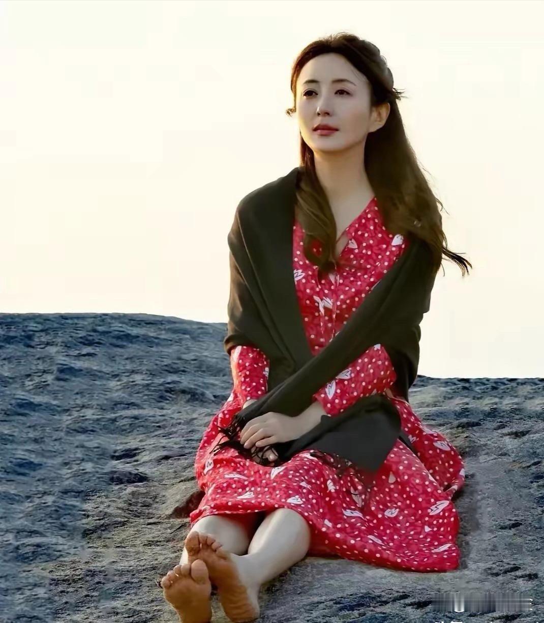 笑颜如花的杨童舒。 