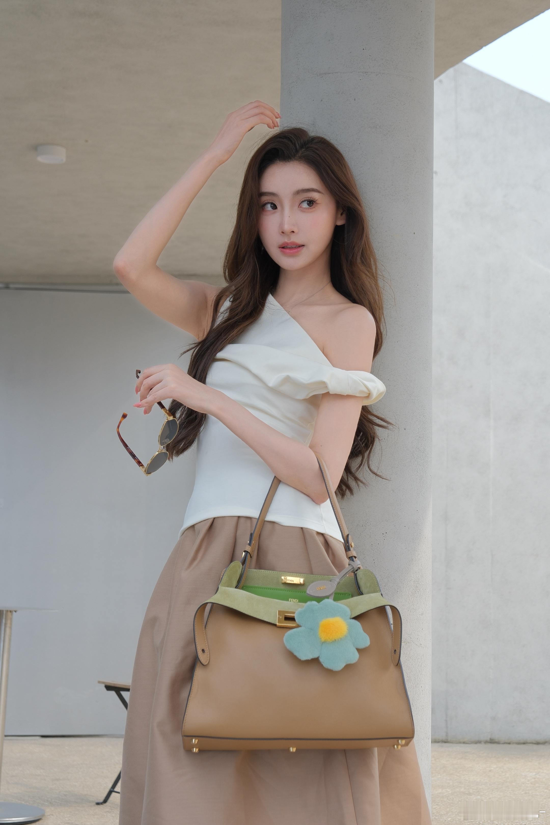 金佳悦 𝙁𝙀𝙉𝘿𝙄 𝙒𝘼𝙔（这组相机图也好喜欢～快来帮我pick