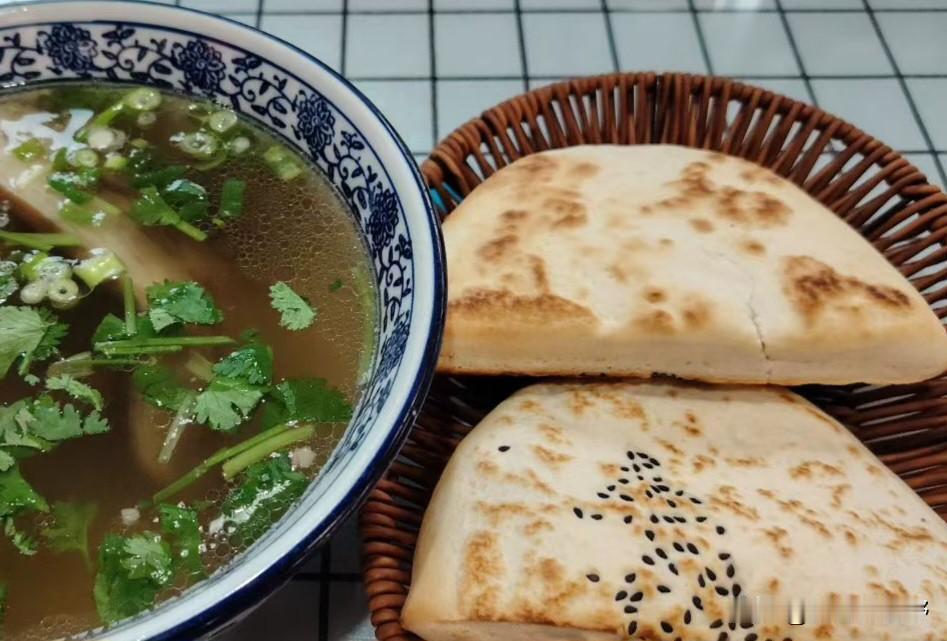 凤翔羊肉泡陕西羊肉泡馍好吃吗？ 西安哪家泡馍最好吃 请问西安羊肉泡馍哪家正宗 你