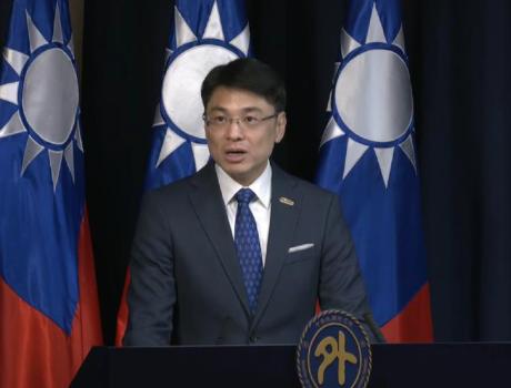 台“外事部”发表声明，
 
7月21日，中菲仁爱礁附近爆发冲突，菲律宾军方倒打一