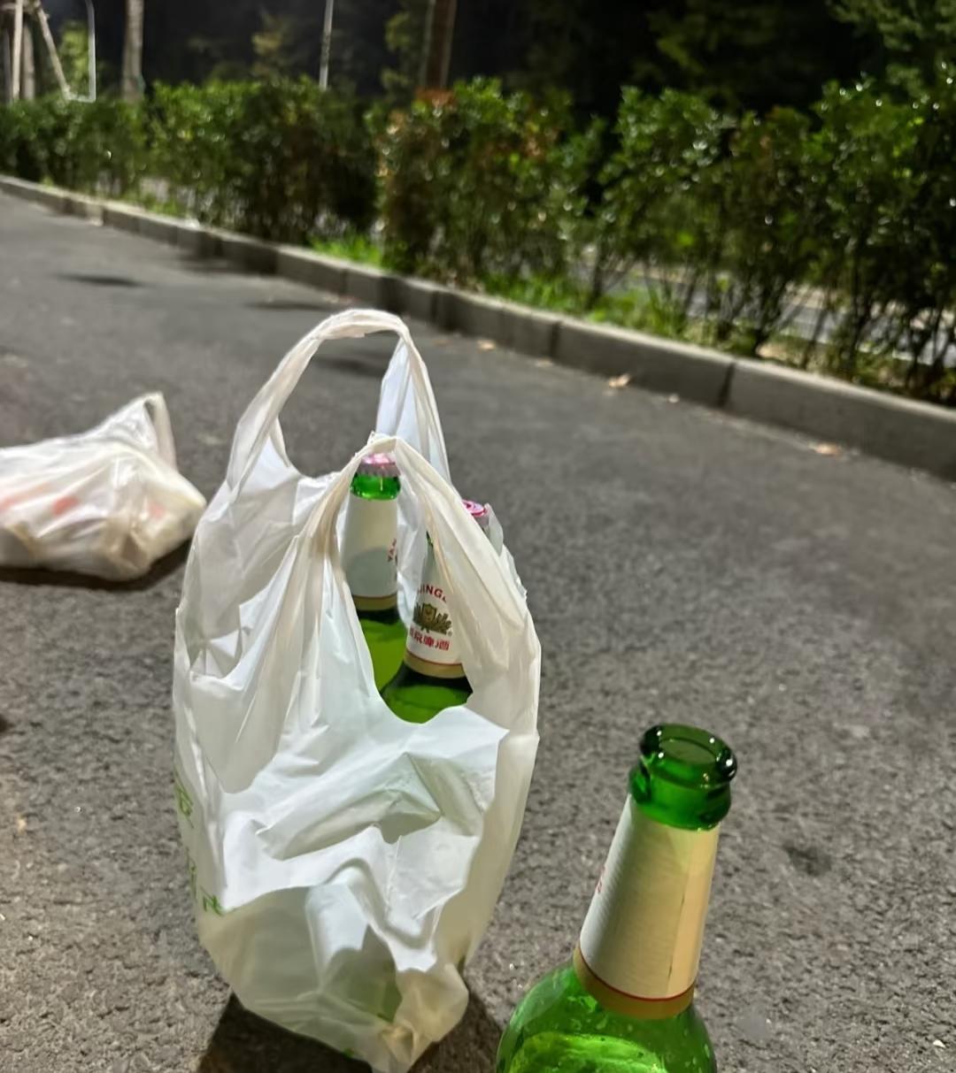 离婚5个月零9天
怎么说
还是没走出来
因为婚姻工作也放弃了
现在就是毫无目的的