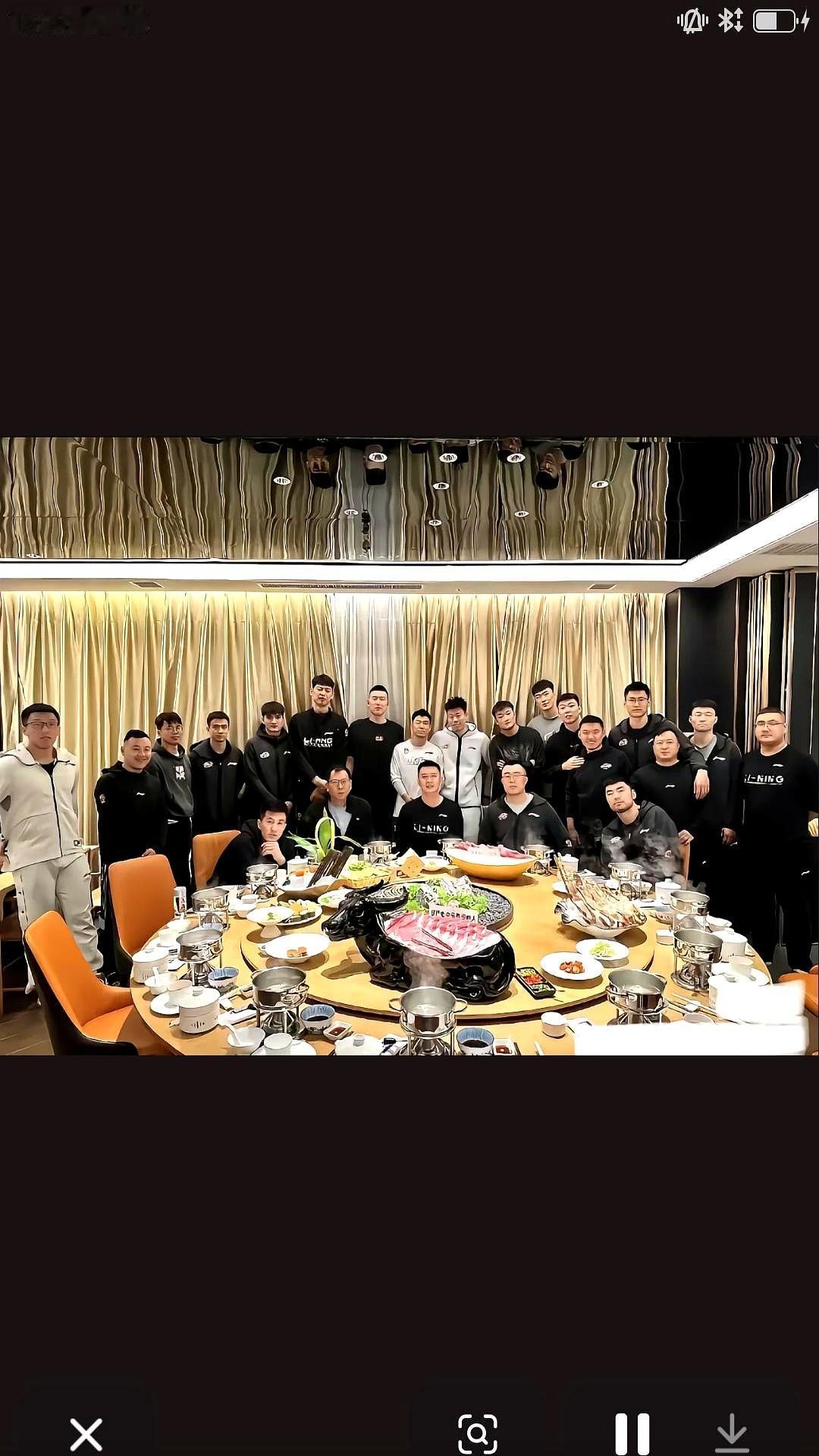 三连冠的辽篮，怎么就第11了？！

翻出一张老照片，当年全华班夺冠庆功，那叫一个