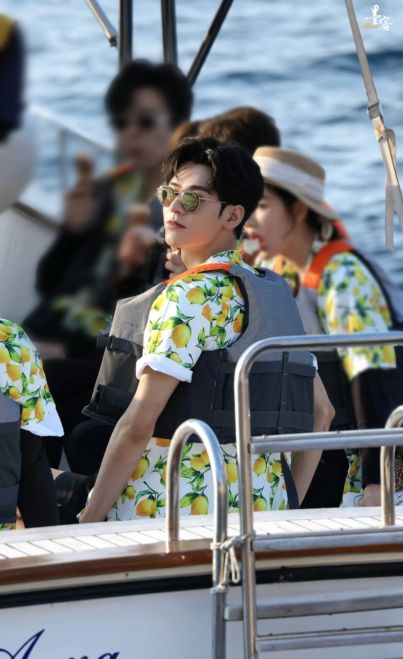龚俊《地球超新鲜》路透，清纯男大、夏日香气！ ​​​