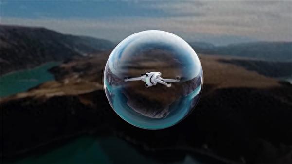 影石发布全球首款全景无人机 刘靖康：即便没笑到最后也无悔