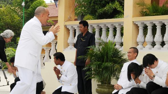 西哈莫尼国王生活自律，不近女色，就是比一般人显年轻。看看西哈莫尼国王2014年1