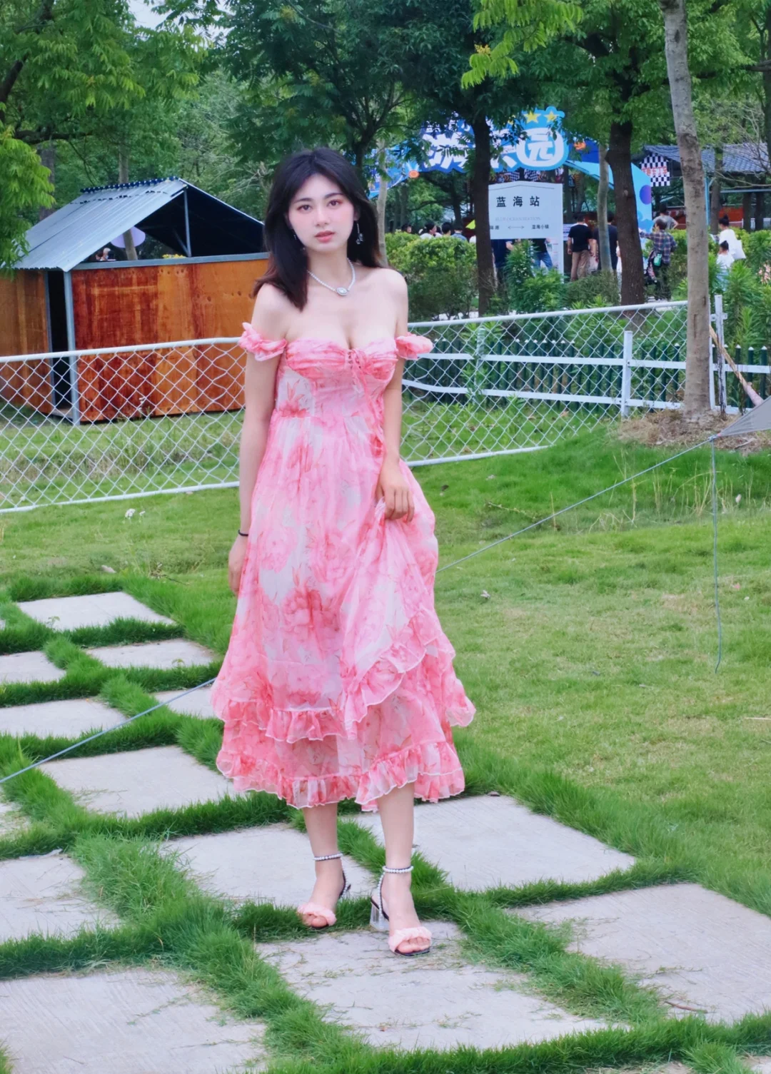 OOTD｜夏日温柔穿搭，我好爱碎花裙