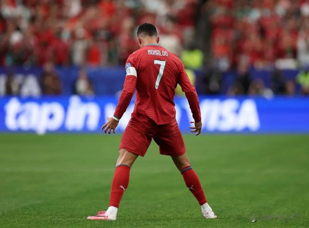 一句话证明自己看过世界杯致敬老将，青春不朽！巅峰对决，绿茵神话！C罗，我的最爱！