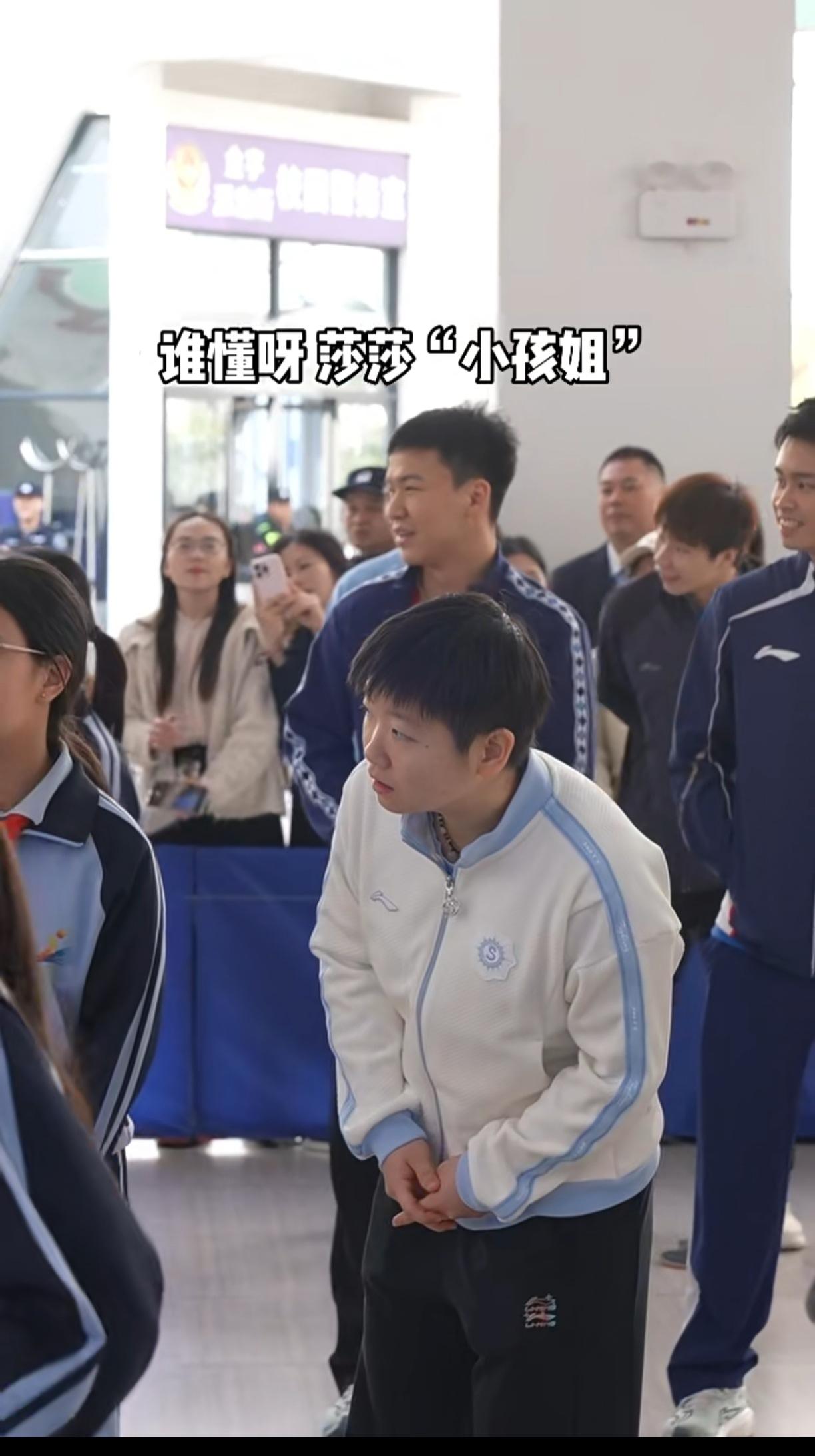 有小莎的地方大家就有快乐……
谁懂孙莎莎“小孩姐”的冠军胜负欲[呲牙]
莎姐说：