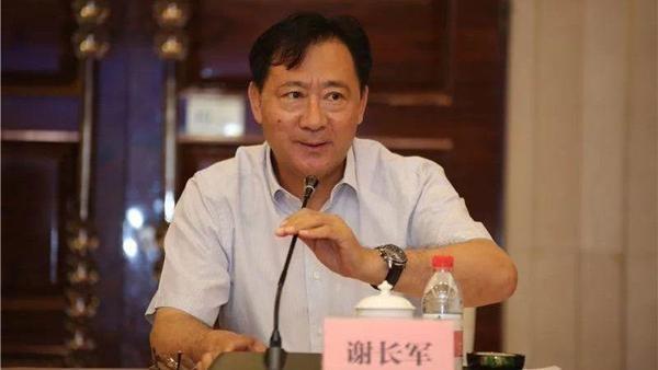 巴铁兄弟出大事了！听说前总理伊姆兰·汗的老婆，布什拉·比比，带着几千人跑到首都伊