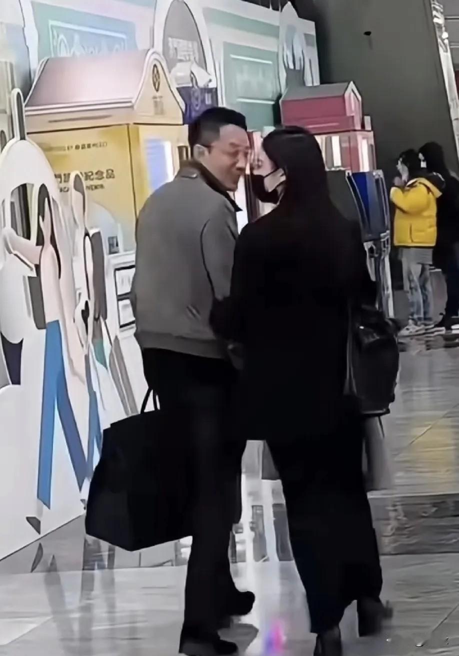 汪小菲和马筱梅又出发去湾湾了，两口子为了孩子也是拼了！
总算是看明白了！
汪家一