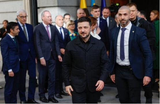 外媒：泽连斯基多名亲信访问土耳其后下落不明
 
外媒扒出的名单里，既有被称为 “