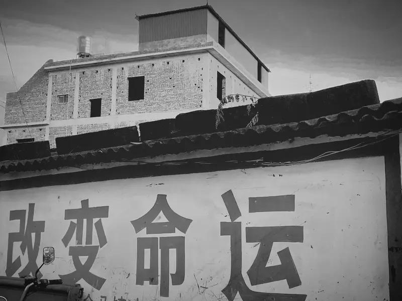 历史变迁的主体是人，这一点从无数史实中都能得到印证。就拿工业革命来说，是无数工人