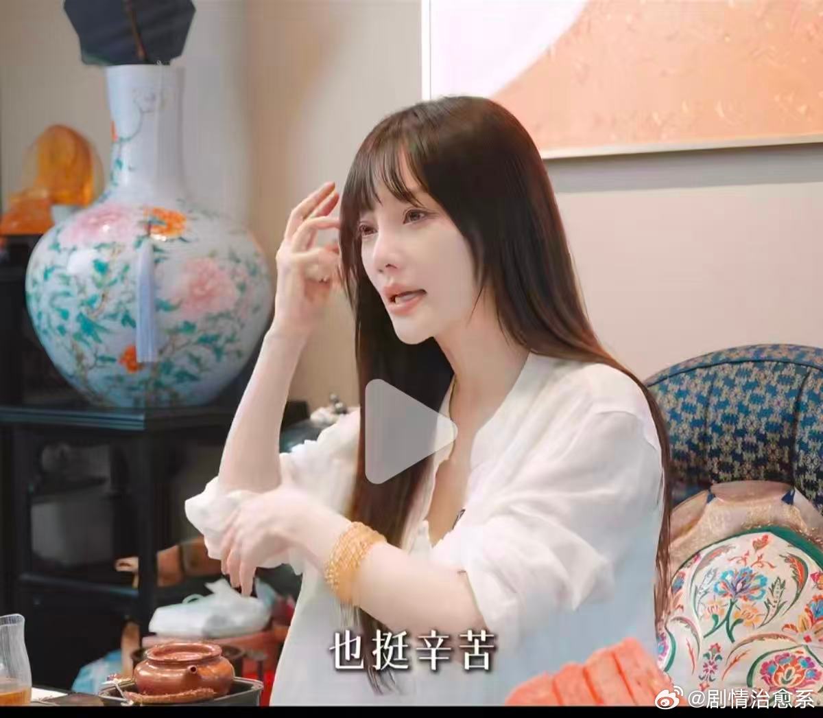 贾乃亮离婚后会一起管孩子 不少网友总揪着陈年旧事揣测，婚姻里的内情外人无从知晓。