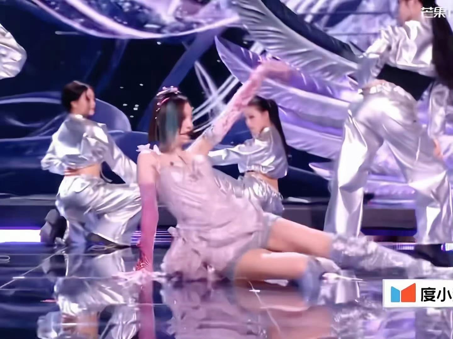 唐艺昕《心引力》美人鱼摆尾cut唐艺昕美人鱼摆尾唐艺昕美人鱼挪动一下尾巴
