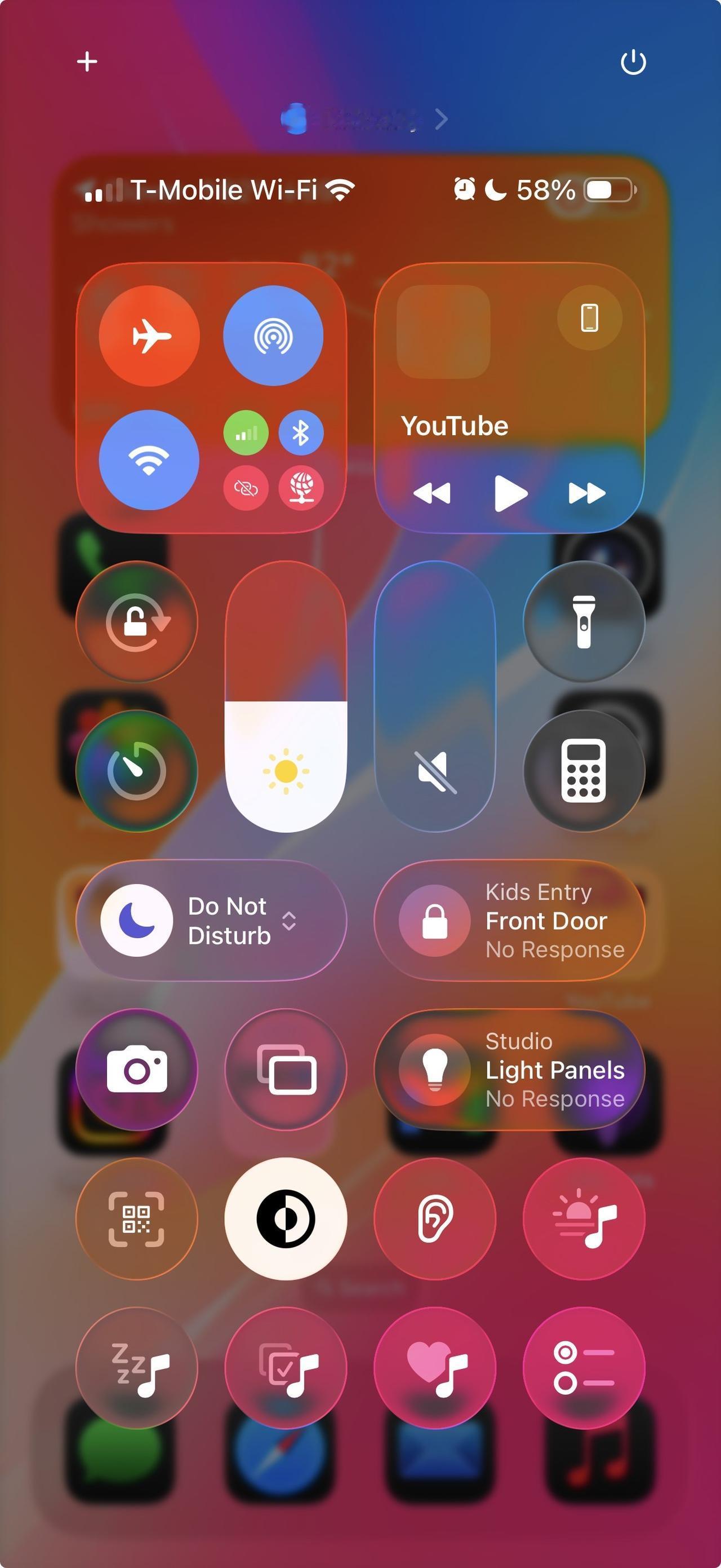 iOS 26的液态玻璃设计，讲真大家觉得好看么？

目前争议比较多的是控制中心界