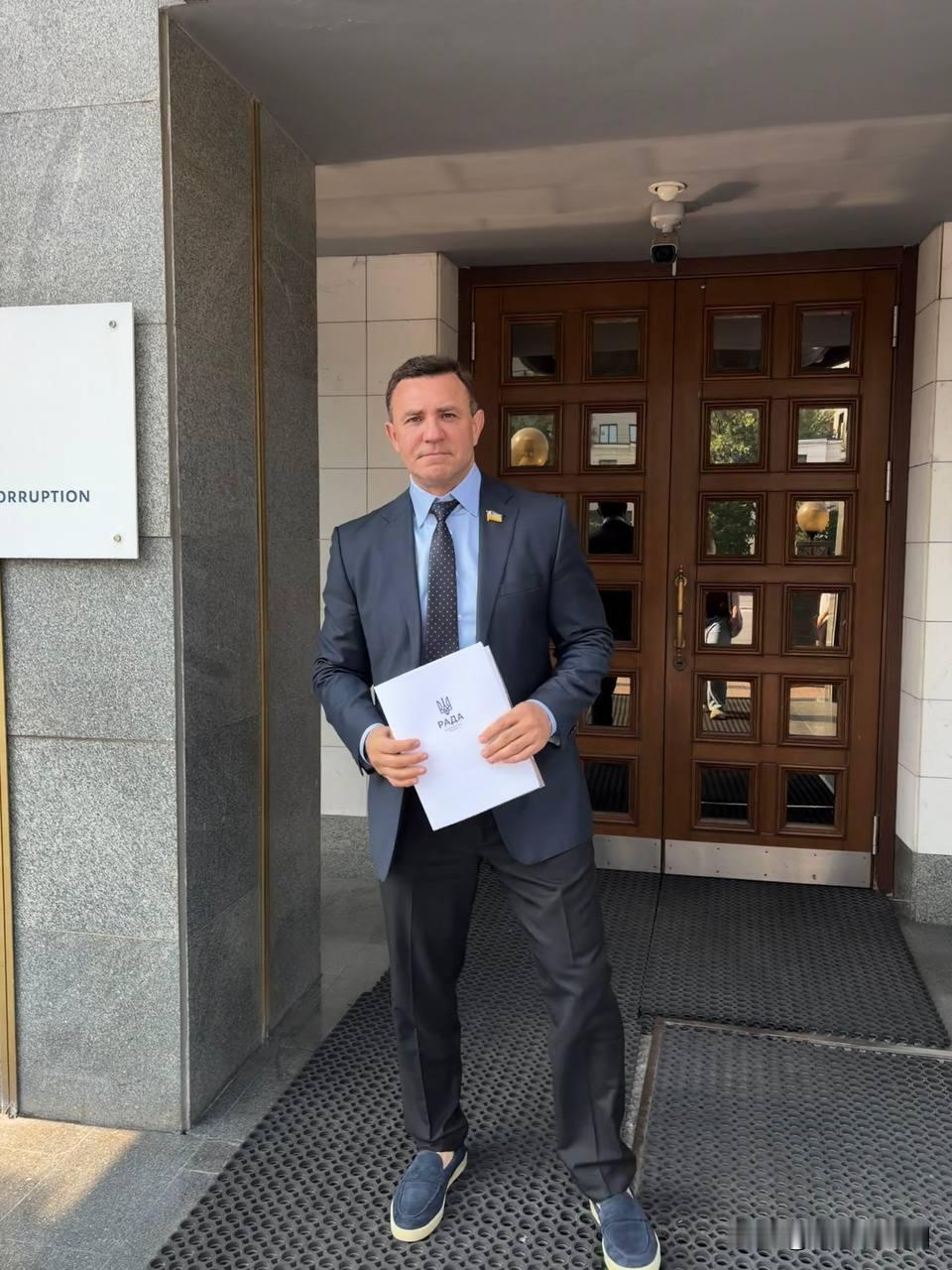 乌克兰最高反腐败法院7月3日作出裁决，对现任议员尼古拉·蒂先科处以1000万格里