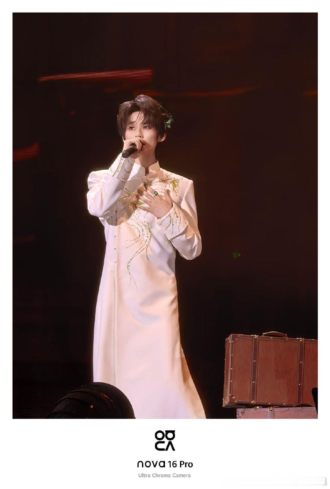 时代少年团演唱会神图有了 时团这次上海演唱会神图有了！在最新的舞台上，好几位成员