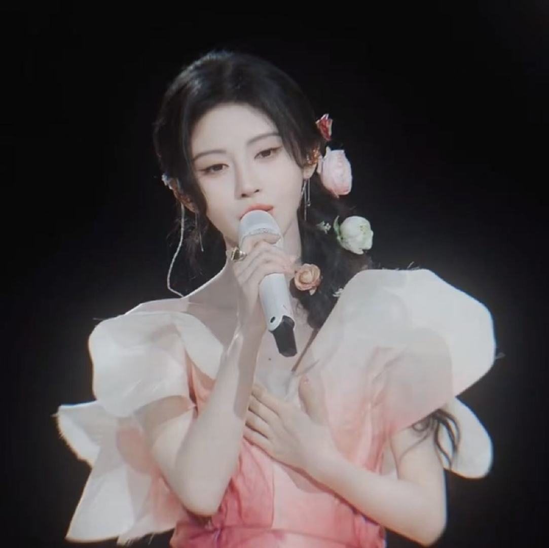 鞠婧祎跨年晚会彩排花絮鞠婧祎玉兰花编发 期待鞠婧祎玉兰花公主鞠婧祎