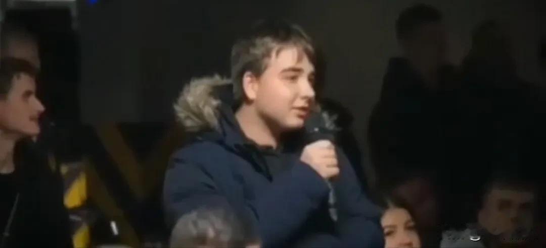 根据一份欧美媒体的报告，乌克兰民众对乌克兰媒体的信任度下降非常迅速。乌克兰人民在