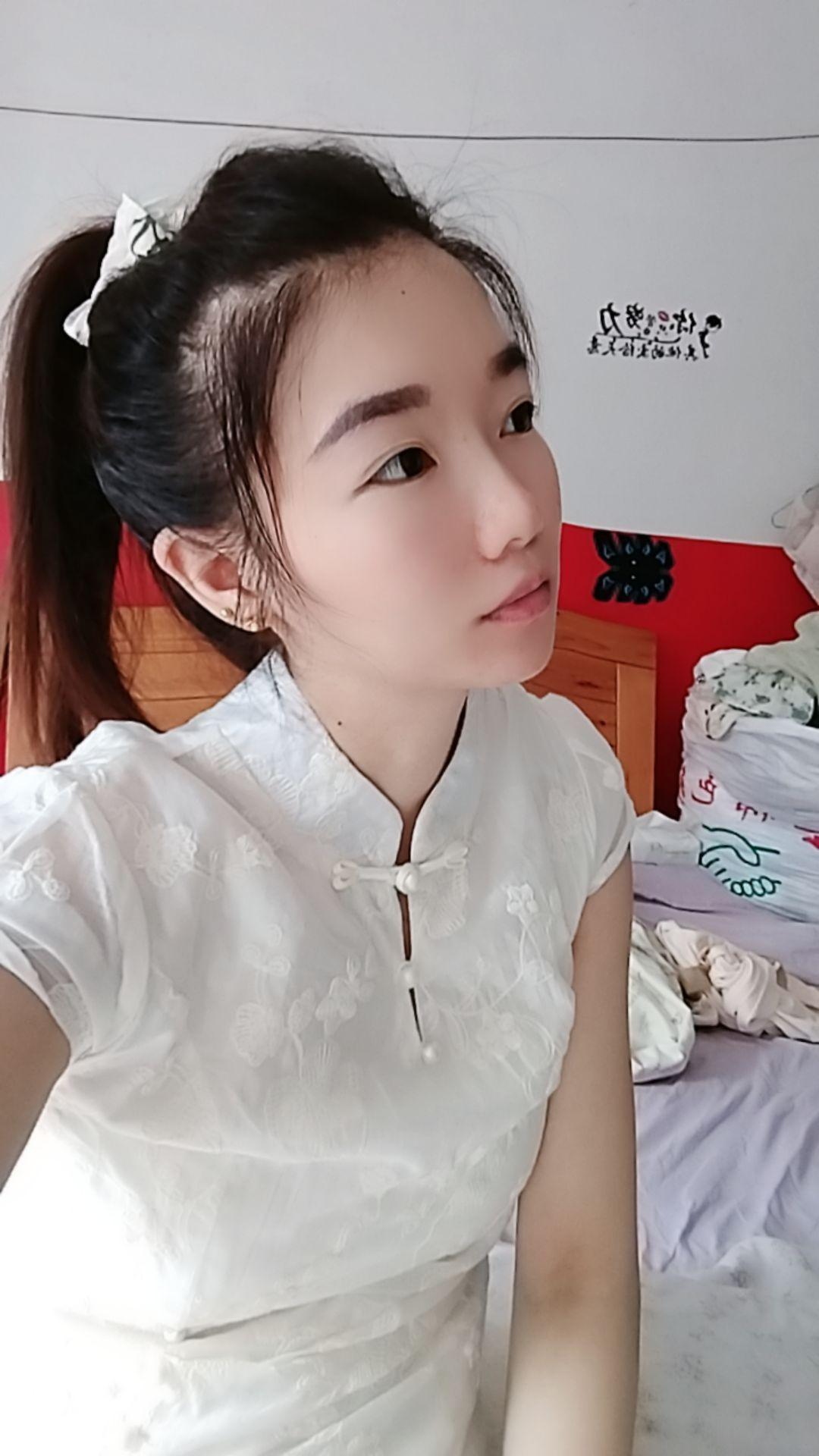 生活不会因为你是女人就会善待你，什么东西都还的靠自己，努力赚钱才是硬道