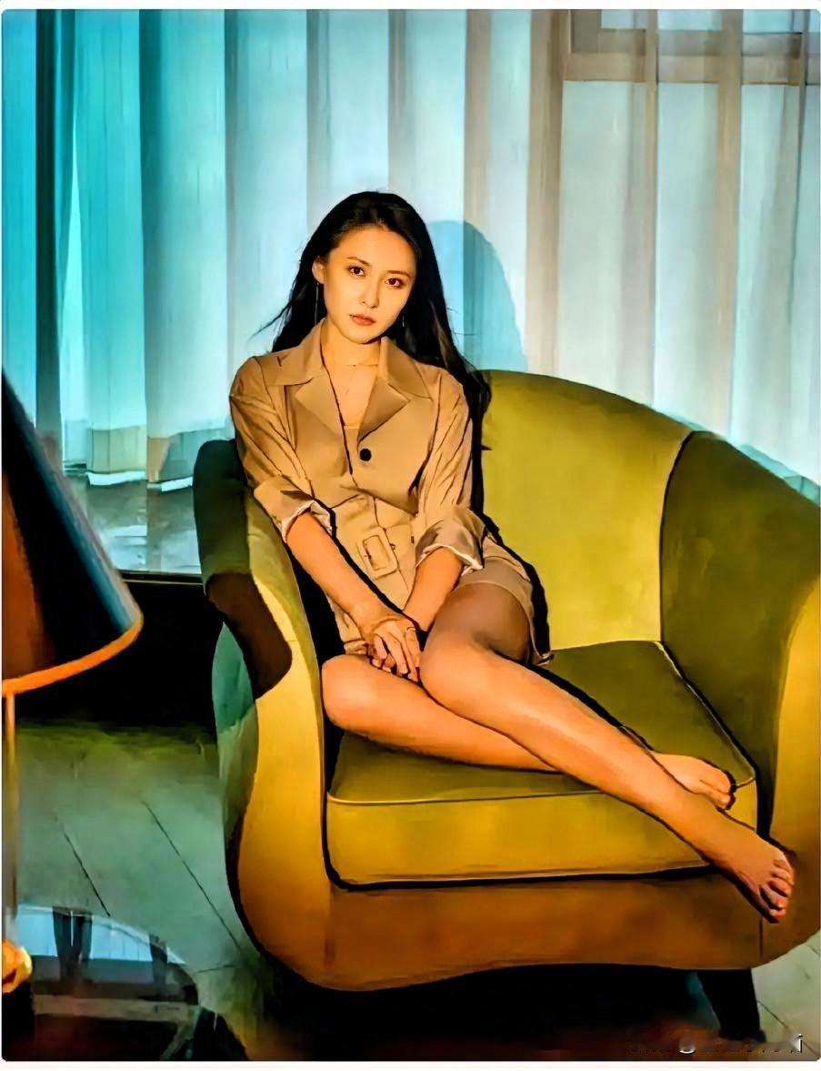 我表妹亲眼见过热依扎，
她说了一个大实话，
让我目瞪口呆！她说热依扎和电视上的差