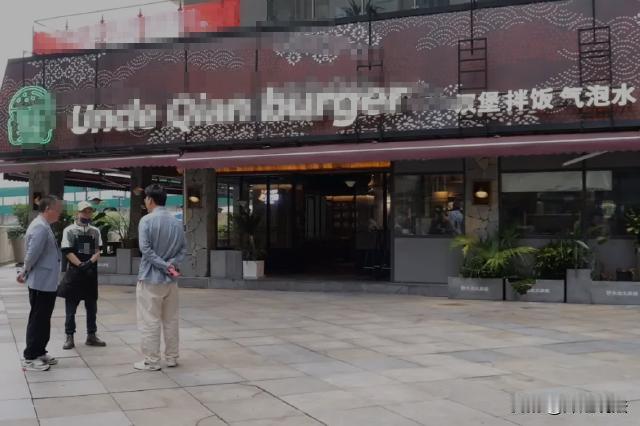 贵州贵阳，17岁男子去餐饮店打工，可仅干了第14天就被解雇了，和被扣了1000的