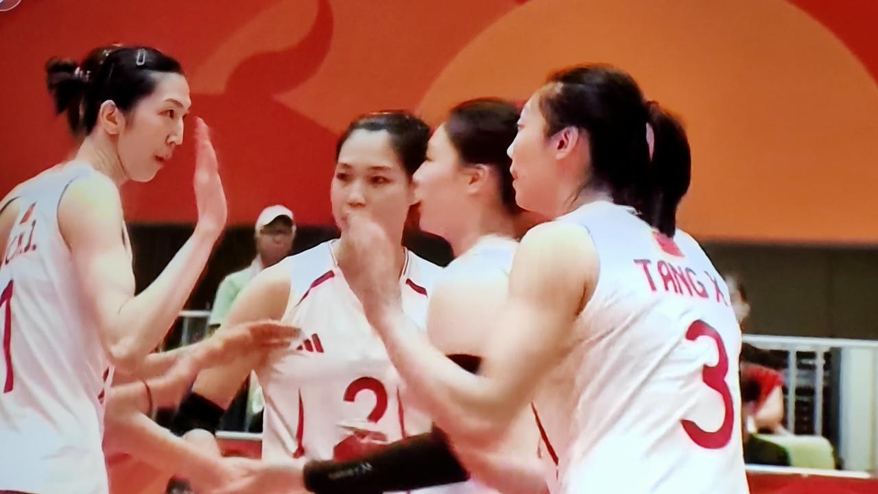 中国女排亚运会首秀告捷，3比0轻取菲律宾迎开门红
       北京时间9月16