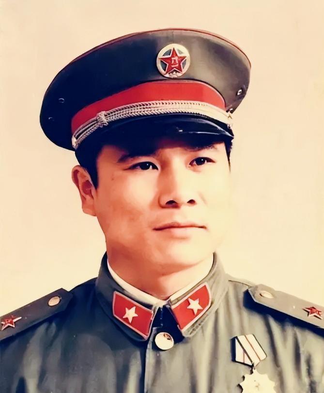 直觉救场！新兵蛋子一句暗号破生死局

一个普通士兵的直觉，竟在生死关头改写整支队