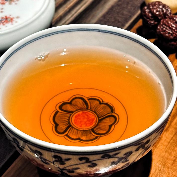 普洱茶唯一的出路，价格亲民，提升普洱茶的品饮价值，最近很多品牌茶开始主动降价，甚