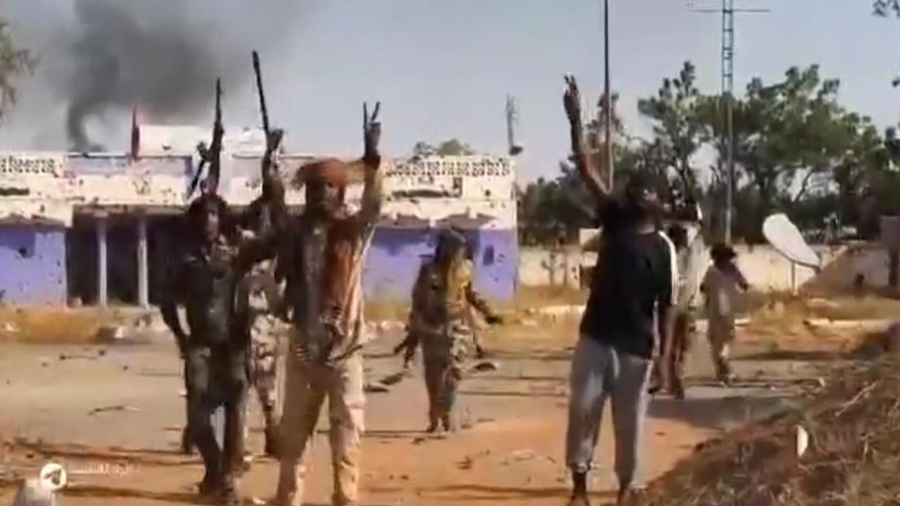 苏丹重要城市遭军队撤离，20万平民被困