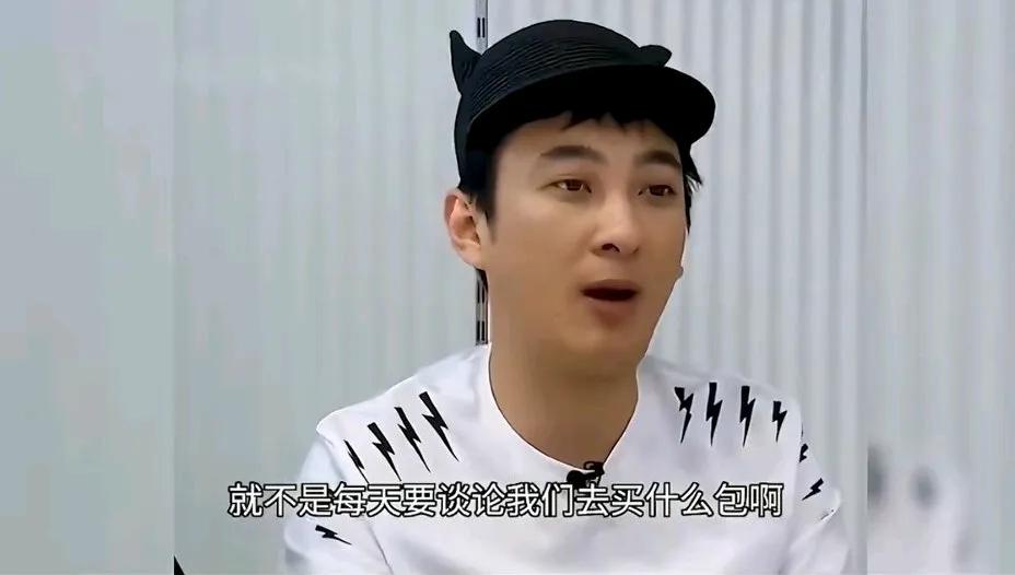 王思聪回应网友说他女朋友多的说法。
王思聪说只要没结婚，没触碰法律。这些都是他的