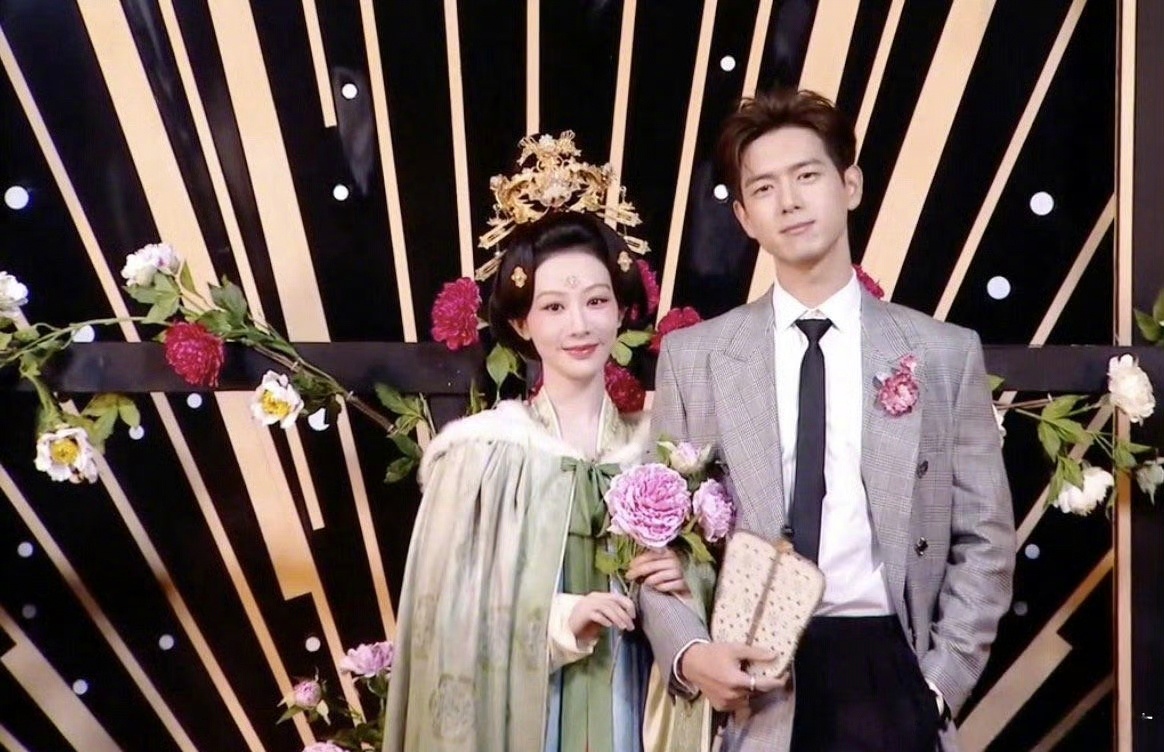 杨紫李现 纯元CP结婚   毫无违和感，般配。 