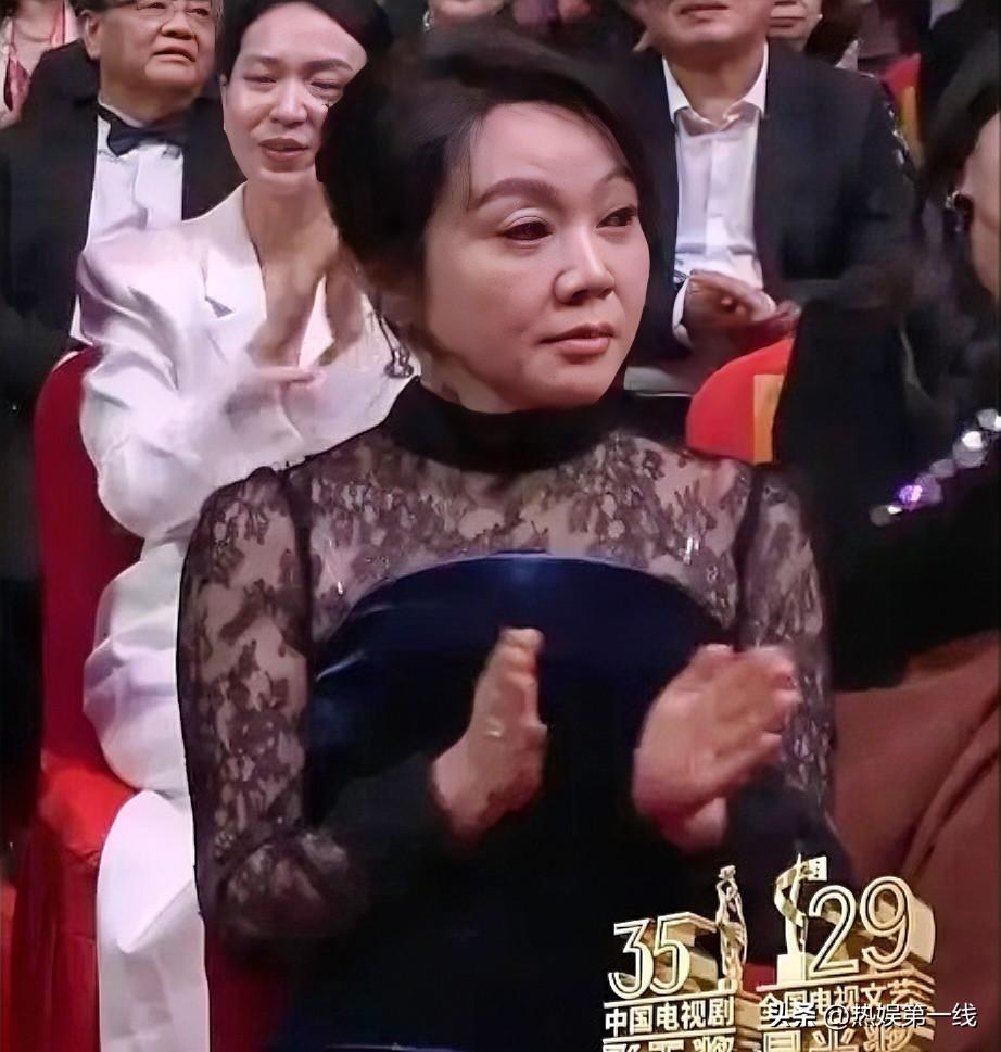 看着闫妮一次次站在提名名单里，却接连和白玉兰、金鹰、飞天三大奖项擦肩而过，不少观