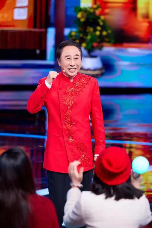 1月10日，岳云鹏在辽宁大连的专场演出中被人询问是否会参加2026年春晚，岳云鹏