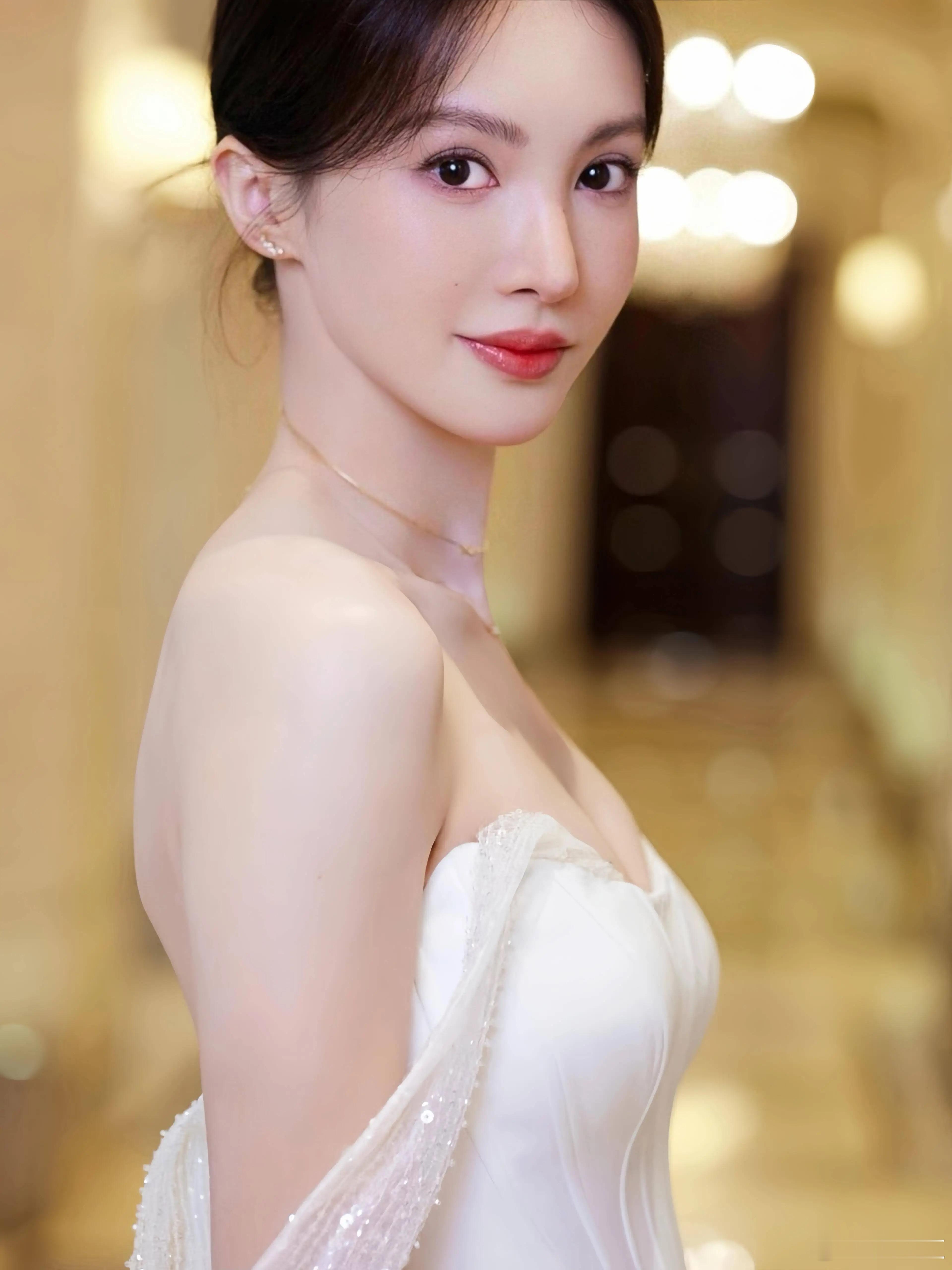 举报金晨的知情人士是谁  金晨逃逸事件在热搜发酵，虽警方证实事故认定书属实，但舆