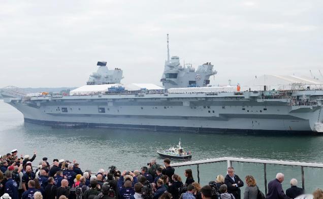 俄军机低空掠英航母，投了10个声呐浮标，英方急了。
7月6日，挪威海上空上演一出