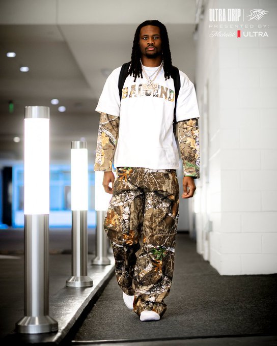 雷霆与火箭的比赛即将开始，本场比赛多尔特迎来复出，首发阵容是：亚历山大，多尔特，