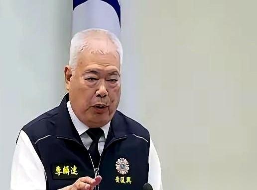 想当老大？可以，先来当保姆。
这话够不够直白？直接把那层窗户纸给捅破了。
多少人