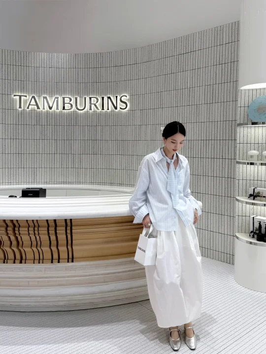 掉入白光空间的蓝桧海