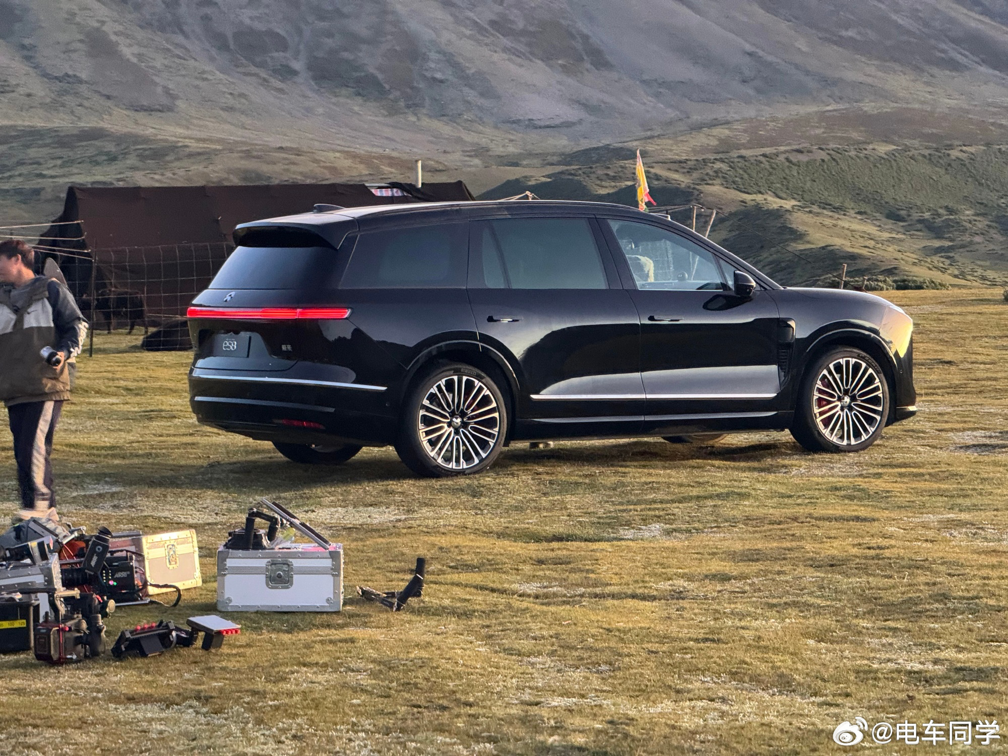 乐道 L90 发布在前，作为一台 6 座 SUV 已经把实用性、性价比拉到很高的