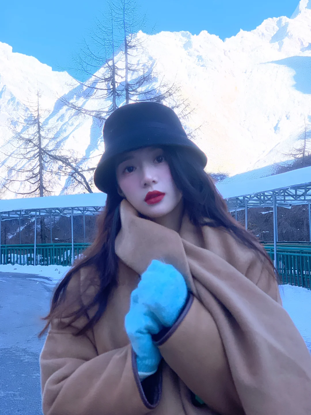 雪山之下🏔️