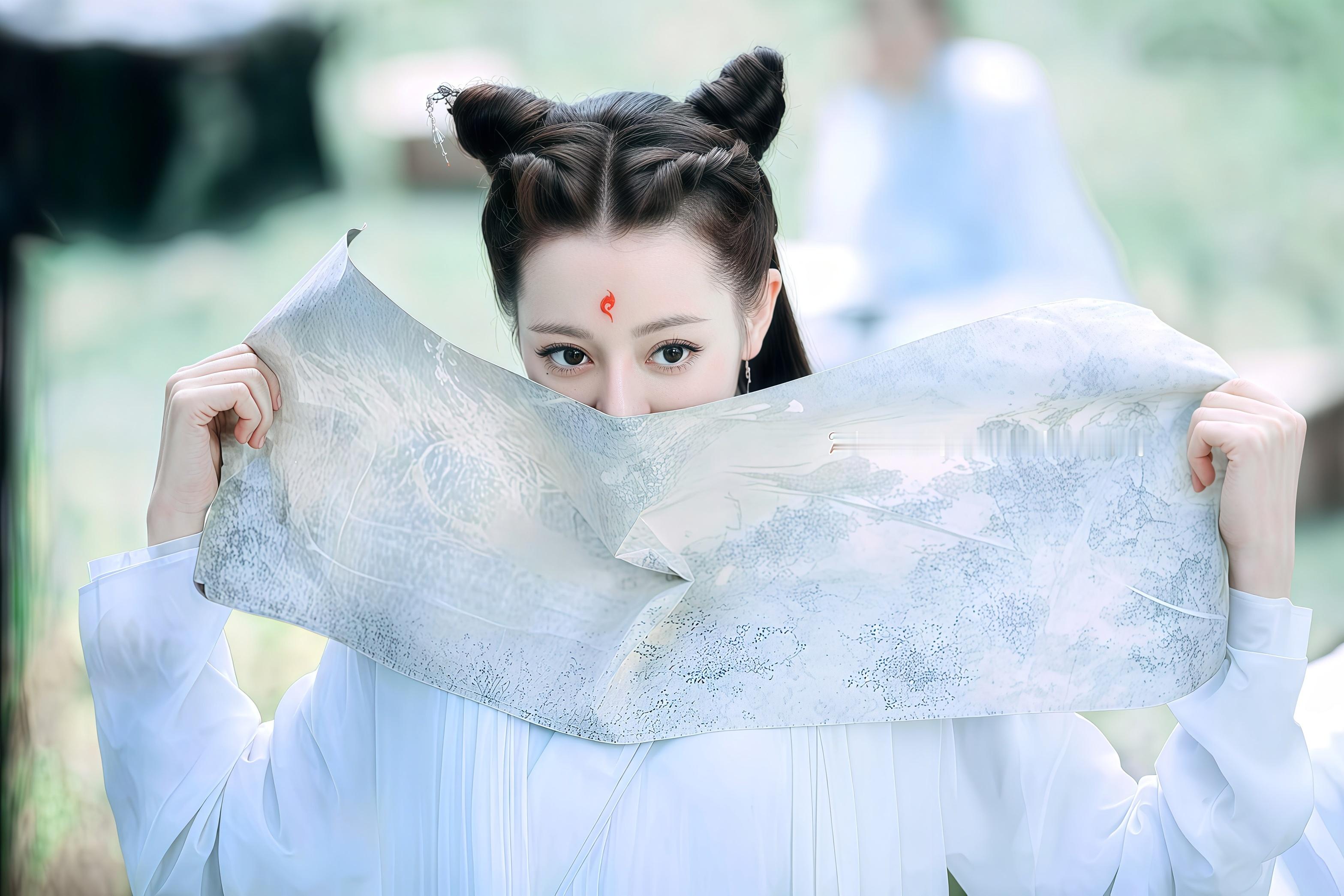 迪丽热巴聂九罗  星星坠入海里，糖果掉进梦里，而你在我心里