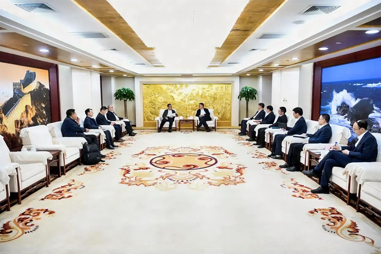 3月27日，中国黄金集团有限公司党委书记、董事长周洲在集团总部会见五矿集团国创中
