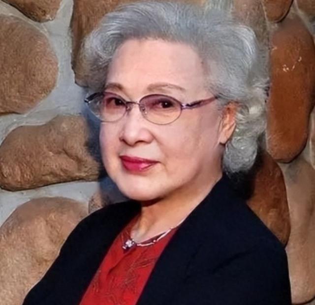 陈天国在杭州灵隐寺的一棵大树上自缢身亡，在临终前，他特意去见了前妻秦怡，并告诉她