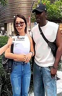 很多人不理解，问我图他什么？

我坦白跟大家说吧，

我就图他的温柔大方、善解人