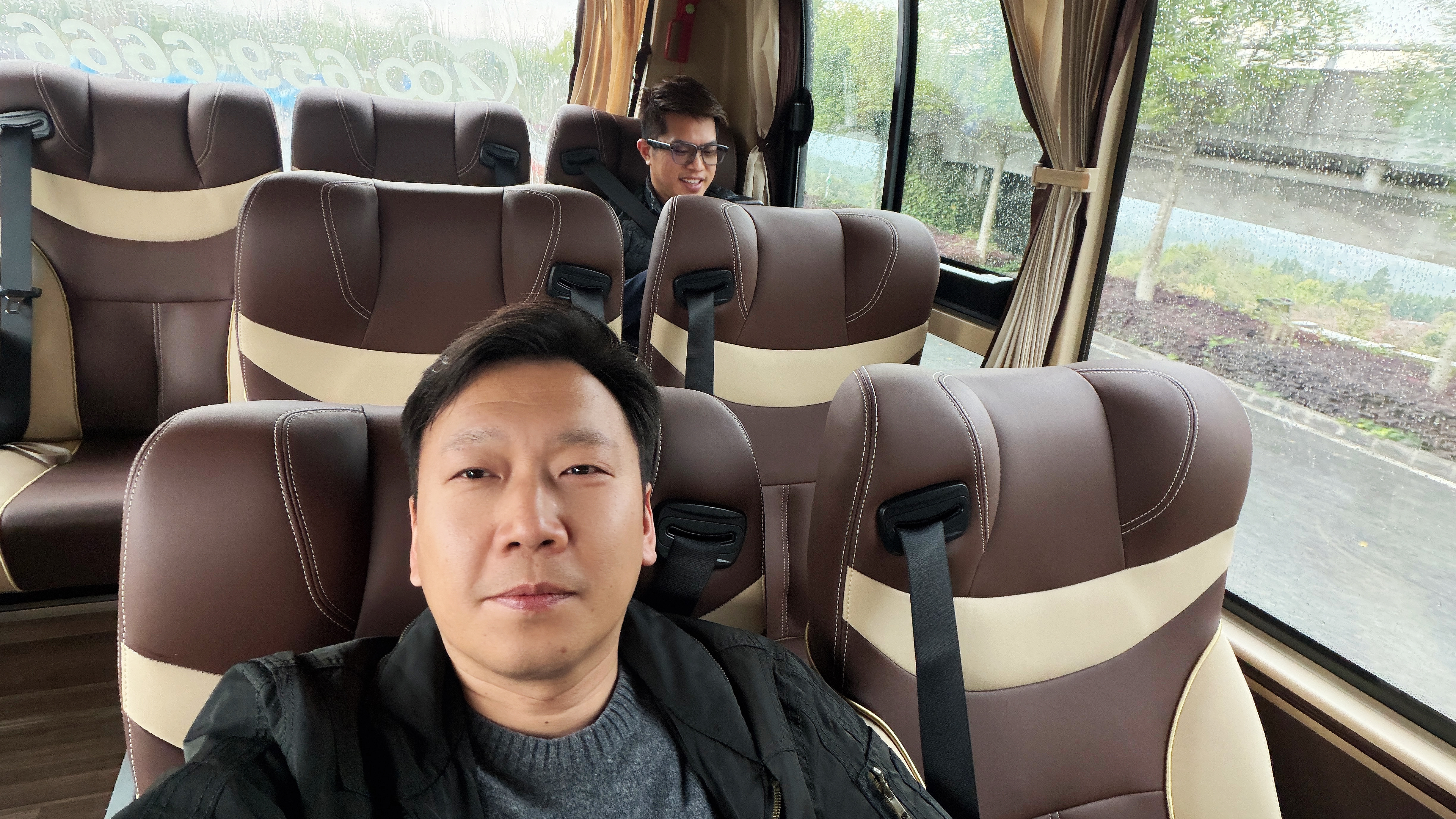 现在大巴都这么高级了吗？表面平庸，内装狠尊啊 