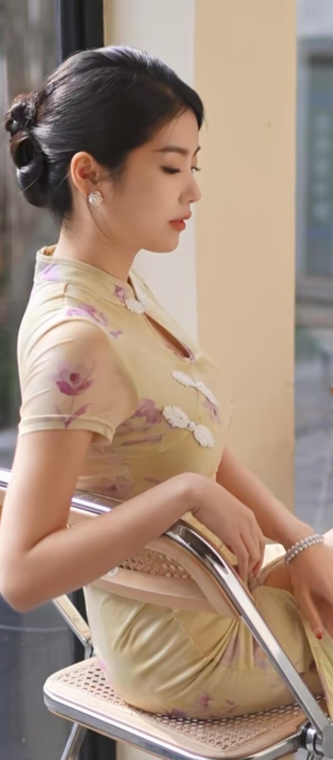 优雅旗袍，韵味悠长。