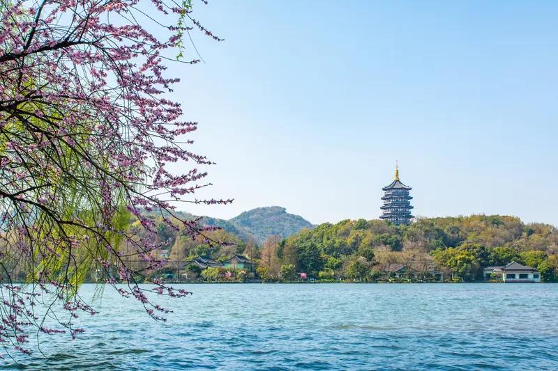 今年春天最想实现的心愿在这春暖花开的季节里，忙完手下农活，去杭州旅游几天，看看那